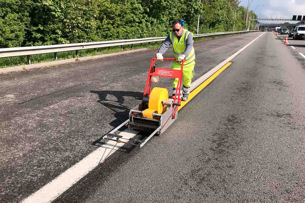 Techniroute marquage routier bandes à coller autoroute