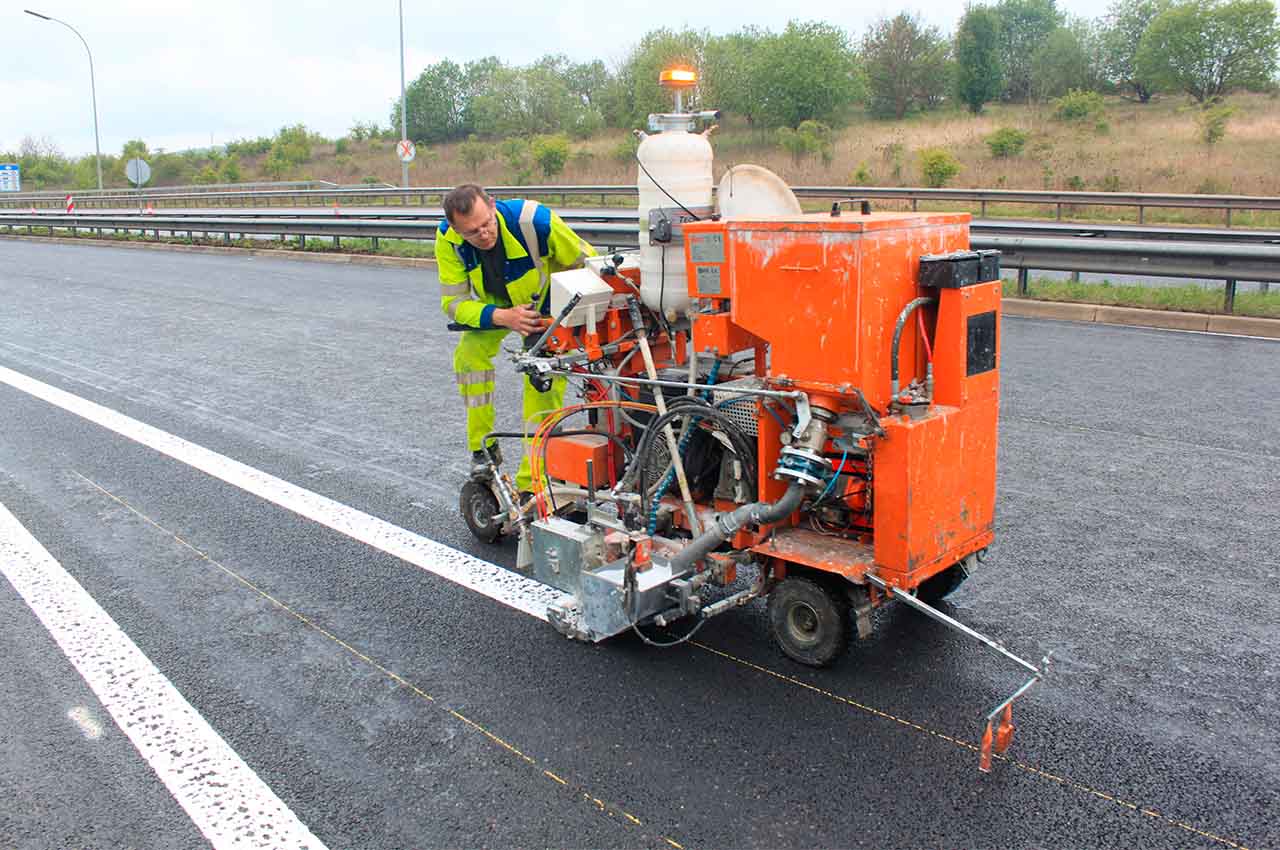 Techniroute marquage routier enduits à froid autoroute