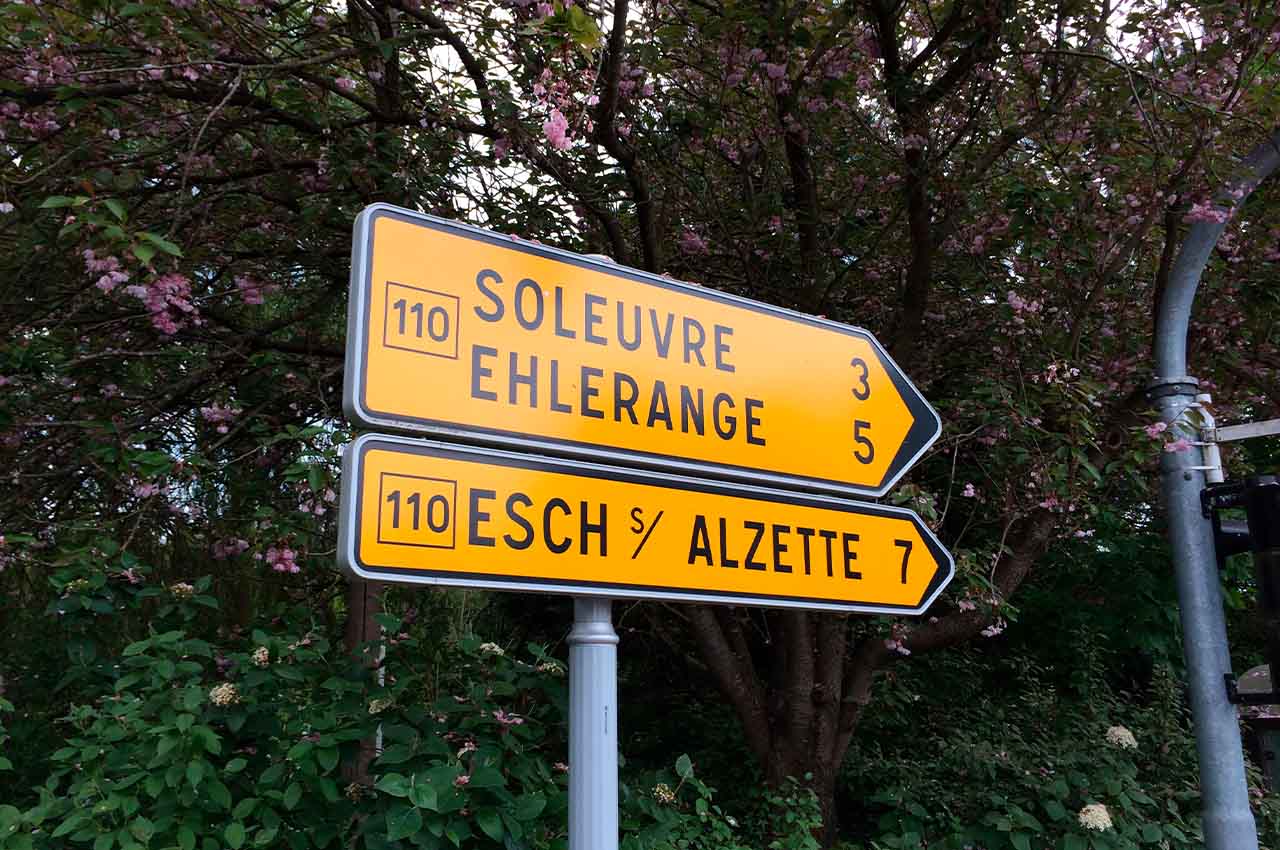 Techniroute signalisation verticale panneaux jaunes